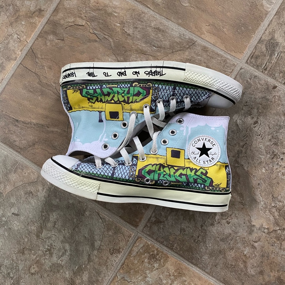 MENS CONVERSE CHUCKS size 7 BRAND NEW